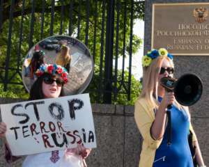 В Вашингтоне активисты митинговали под посольством России