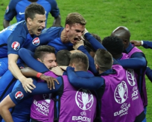 Сборная Франции победила Румынию в матче-открытии Евро-2016