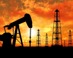 Експерти пояснили, чому зупинилося подорожчання нафти