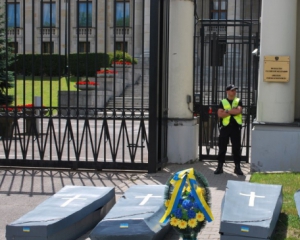 Украинцы Варшавы отметили День России молчаливым флэшмобом
