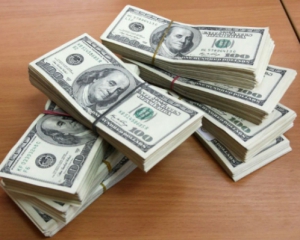 У безхатька знайшли  сумку зі 130 тис. доларів