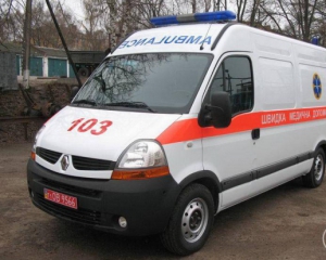 Закривавлене тіло знайшли на дитячому майданчику у Києві