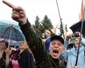 В ЛНР собирают подписи против Украины