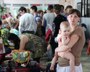 Никого в Украине так не контролируют как переселенцев - юрист