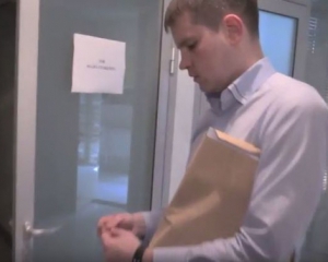 Антикорупційне бюро показало, як обшукували приймальню Онищенка