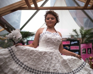 Весільні сукні із туалетного паперу показали на конкурсі