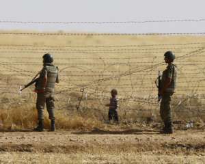 Восьмерых беженцев застрелили на сирийской границе