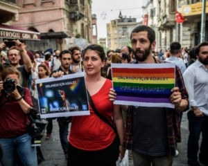 В Турции полиция применила газ для разгона участников ЛГБТ-марша