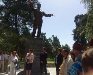 В Киеве открыли памятник Андрею Малышко