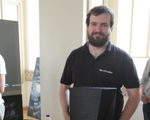 Украинец разработал устройство, которое заряжает смартфоны на расстоянии