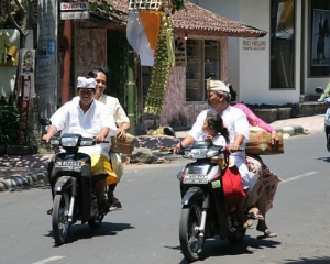 В Індонезії за читання Корану роздають паливо
