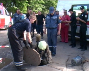 Двое коммунальщиков погибли в канализации