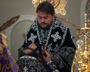 Архієпископ написав у поліцію заяву на Новинського
