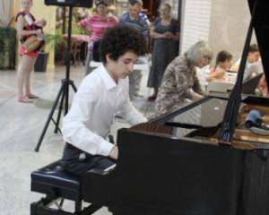 14-летний пианист из Днепра победил на конкурсе в Милане
