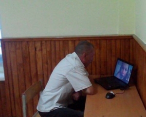 В колонии заключенные общаются с родственниками по Skype и пользуются Интернетом