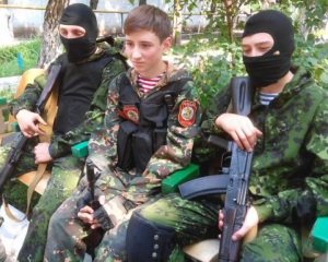 Міноборони Росії вчило луганських школярів стріляти бойовими патронами