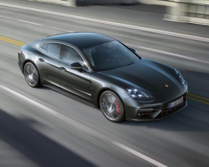 Porsche презентовал обновленную Panamera