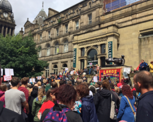 Тысячи британцев вышли на протест против Brexit