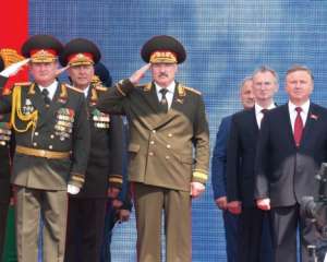 Лукашенко пообещал наращивать военную мощь Белоруссии