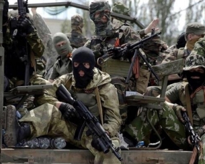 Боевики угрожают местным жителям расстрелами