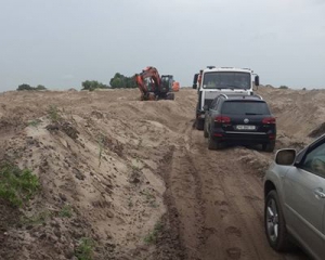 Активісти заблокували нелегальний видобуток піску на околиці Києва