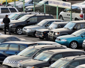 Порошенко подписал закон о снижении акциза на подержанные авто