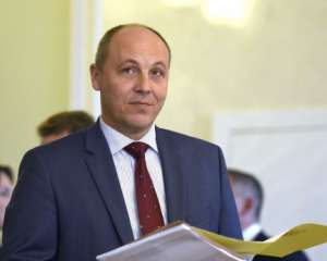 Парубий подписал постановления об аресте Онищенко