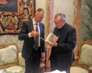 Списки українських заручників передали Папі Римському