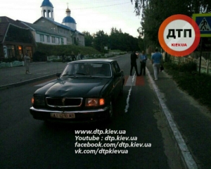 7-річного хлопчика 20 метрів протягнуло під колесами авто