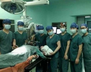 В Китаї 61-річна жінка народила здорового хлопчика