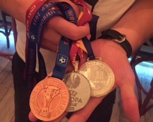 Зозуля продає медалі заради допомоги дітям учасників АТО