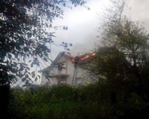 В Хмельницком жилой дом загорелся от удара молнии