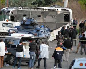 Террористы взорвали военный автомобиль в Турции