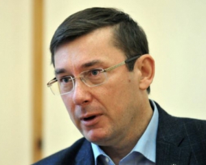 Луценко хоче відбирати паспорти у підозрюваних депутатів