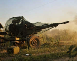Бойовики з важкої артилерії обстрілюють бійців АТО