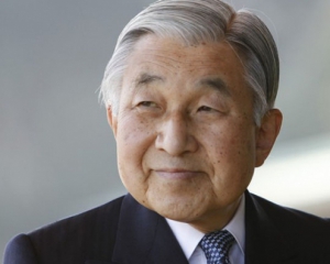 Император Японии отрекается от трона