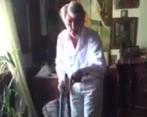 &quot;Моль скотиняка&quot; - Ющенко пилососом рятував старий килим