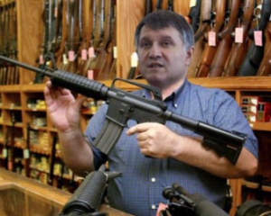 Аваков рассказал, сколько человек получили наградное оружие от МВД
