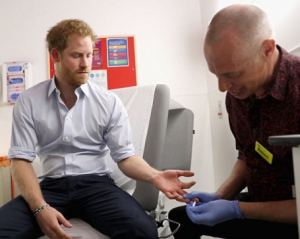 Принц Гаррі здав тест на ВІЛ у прямому ефірі
