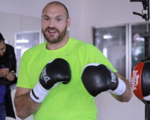 Фьюри возобновил подготовку к бою с Кличко