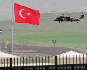 Переворот у Туреччині: Ердоган - в безпеці, начальник Генштабу - в заручниках