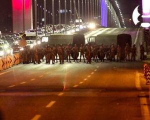 В Анкарі почалися сутички військових з поліцією - ЗМІ