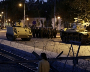Военные, захватившие власть в Турции, обнародовали заявление