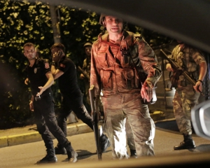 Переворот в Турции: кровавый бунт, смерть соратника Эрдогана, реакция Запада - главное за ночь