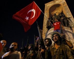 У Туреччині розпочалися арешти та зачистки вулиць