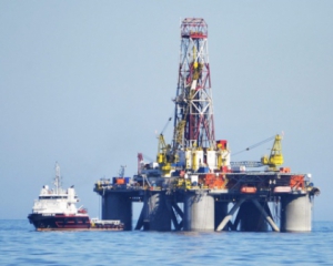 Росія продовжує бурові роботи в українському морі