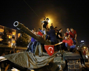У Туреччині затримали понад 6 тисяч осіб після спроби перевороту