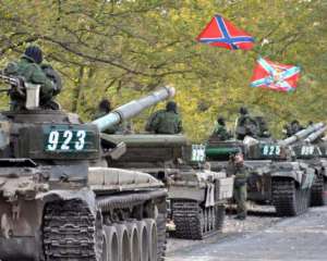 Боевики обстреляли из танков поселок на Донбассе