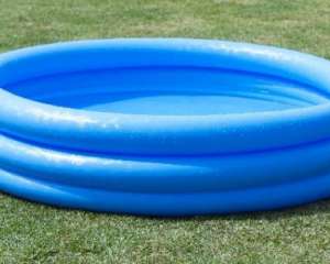 1,5-річна дитина потонула у надувному басейні