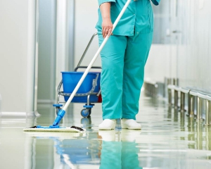 Столичная больница через Prozorro купила швабры по 2,5 тыс. грн